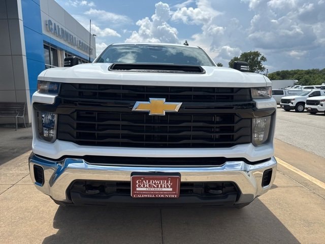 2025 Chevrolet Silverado 2500HD photo 2