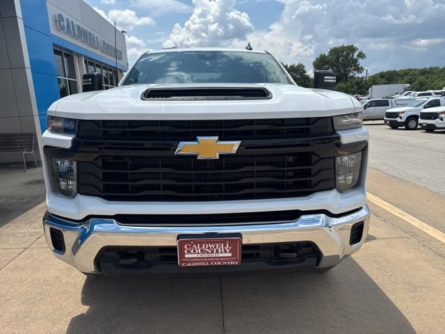 2025 Chevrolet Silverado 2500HD photo 2