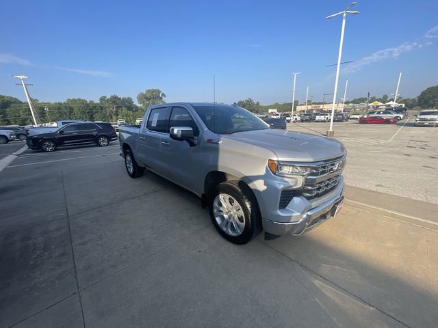 2022 Chevrolet Silverado 1500 LTZ photo 2