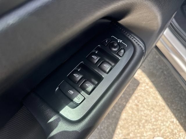 2025 Volvo XC60 Core - Photo 11