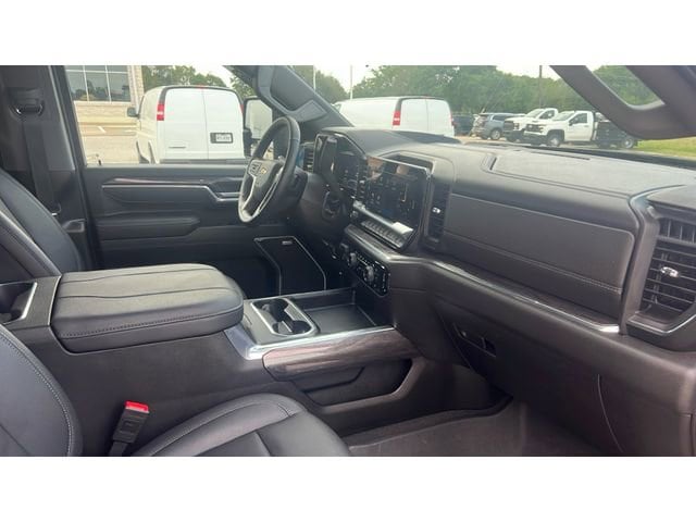 2025 Chevrolet Silverado 2500HD LTZ - Photo 12
