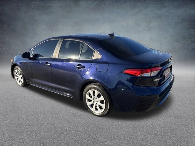 2022 Toyota Corolla LE photo 3