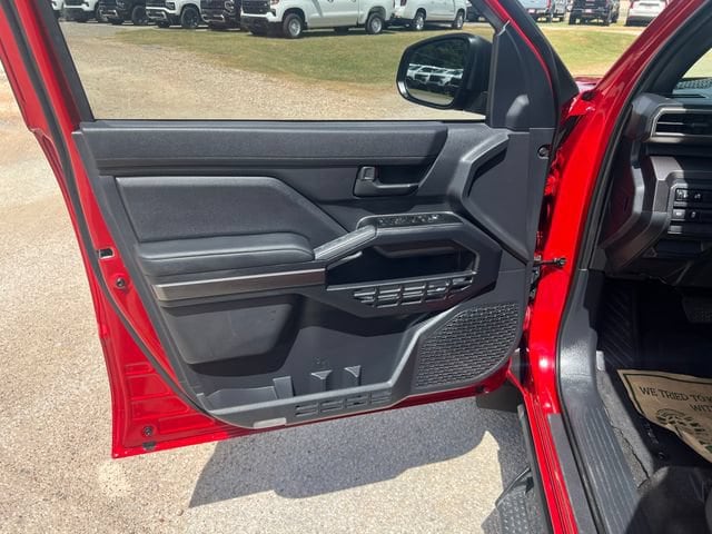 2025 Toyota 4Runner SR5 - Photo 10