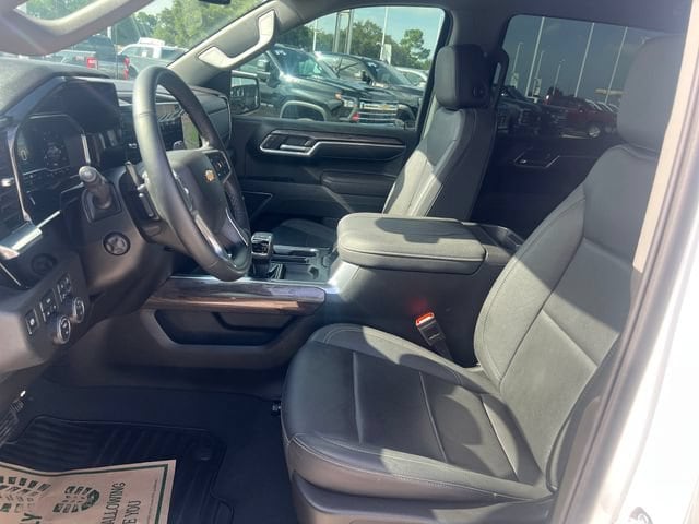 2025 Chevrolet Silverado 1500 LTZ - Photo 11
