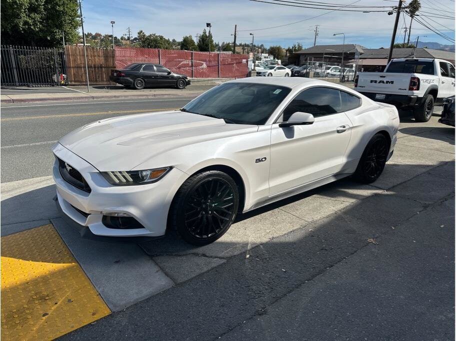 2017 Ford Mustang GT Premium photo 2