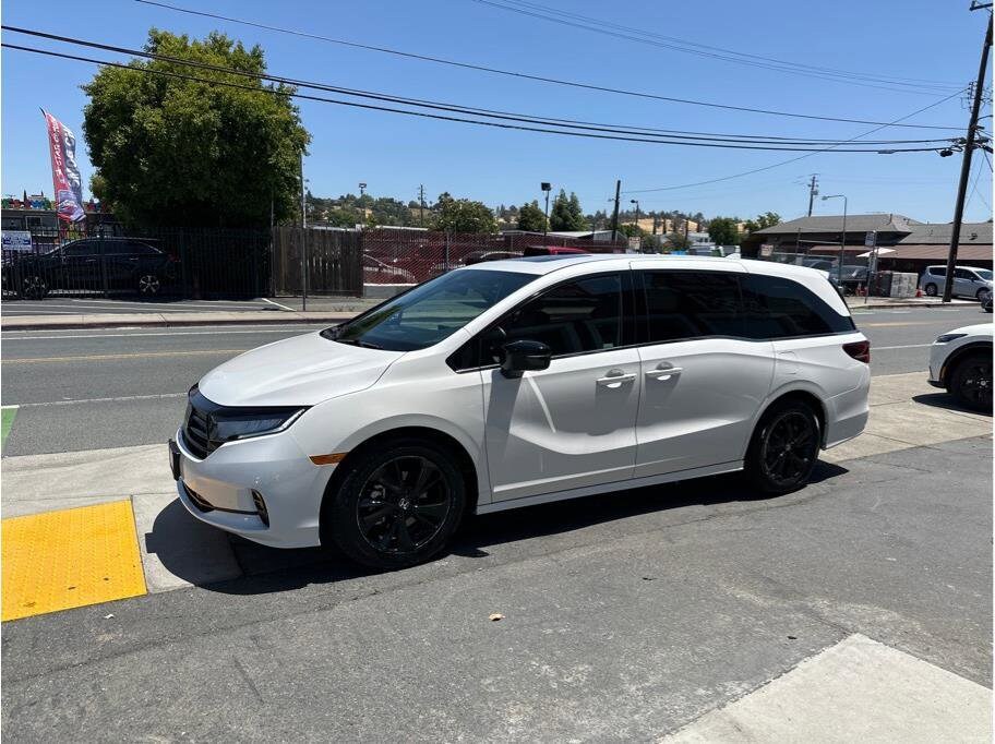 2023 Honda Odyssey Sport photo 4