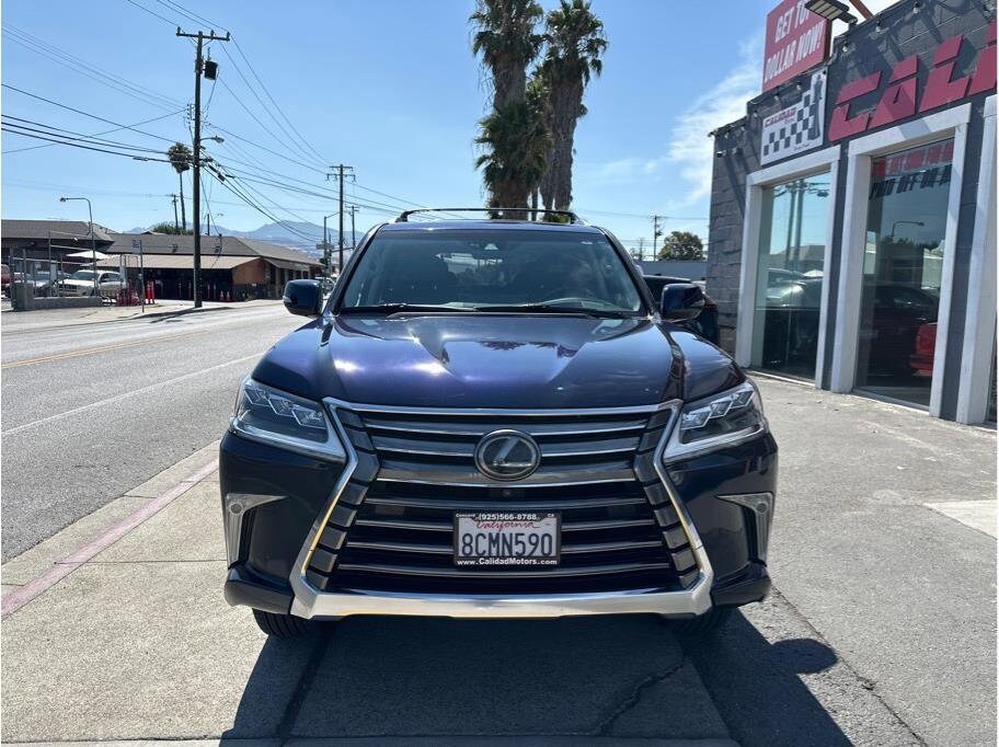 2018 Lexus LX 570 photo 2