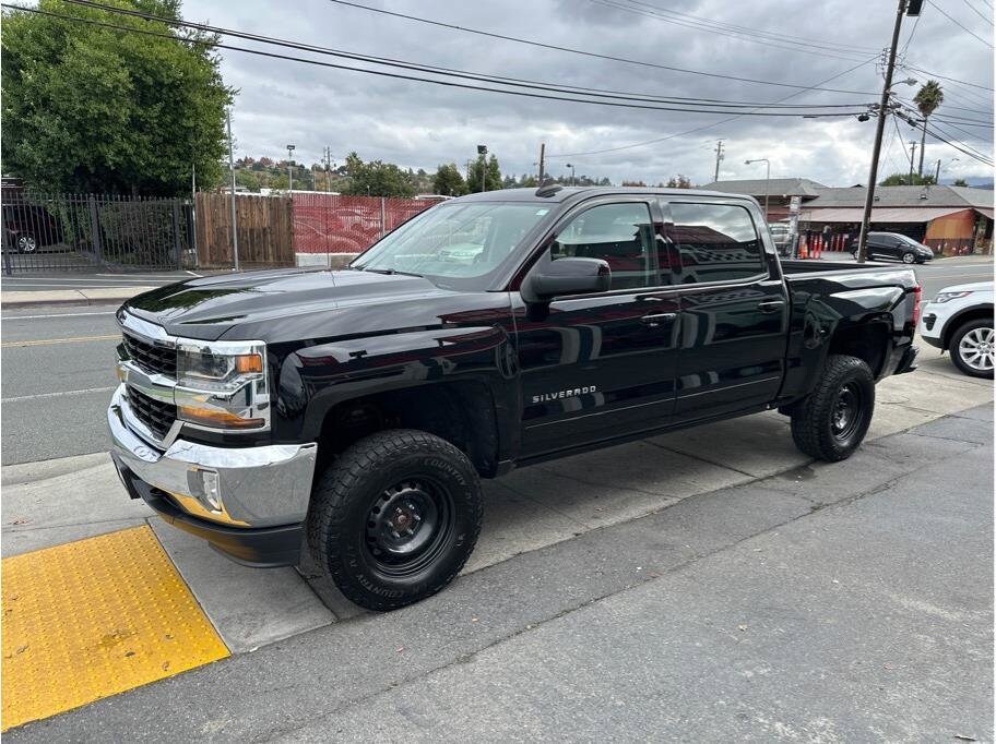 2017 Chevrolet Silverado 1500 LT photo 2