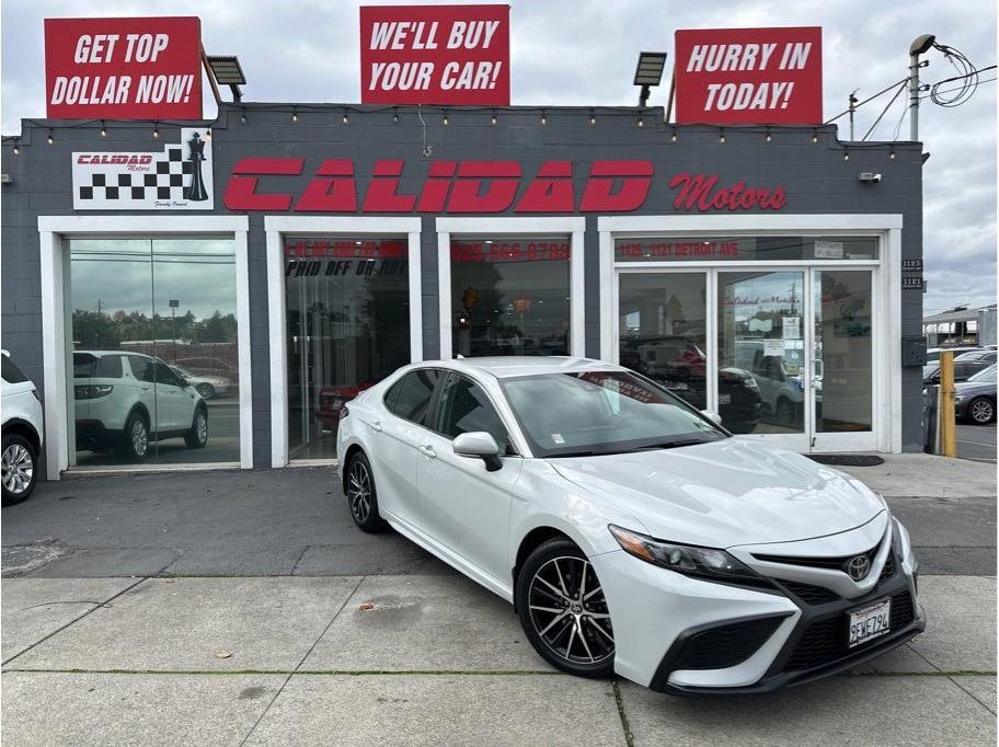 2023 Toyota Camry SE's photo