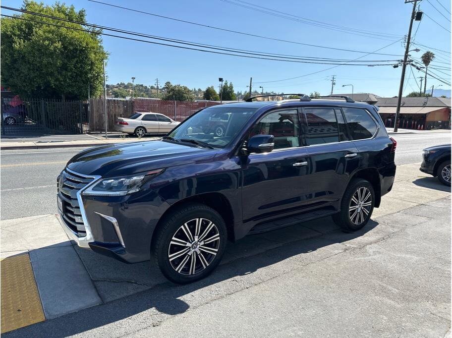 2018 Lexus LX 570 photo 3