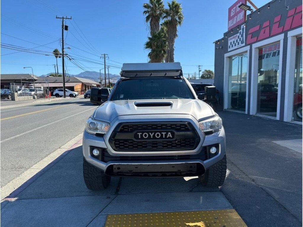 Used 2017 Toyota Tacoma TRD Sport Pickup 4D 5 ft Crew Cab Pickup