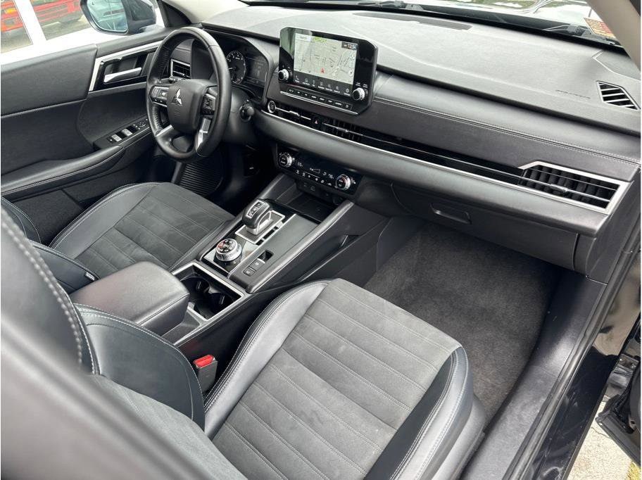 2024 Mitsubishi Outlander SE - Photo 18