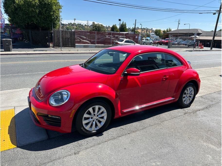 2019 Volkswagen Beetle S photo 2