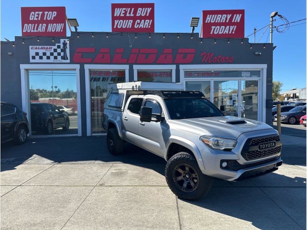 Used 2017 Toyota Tacoma TRD Sport Pickup 4D 5 ft Crew Cab Pickup