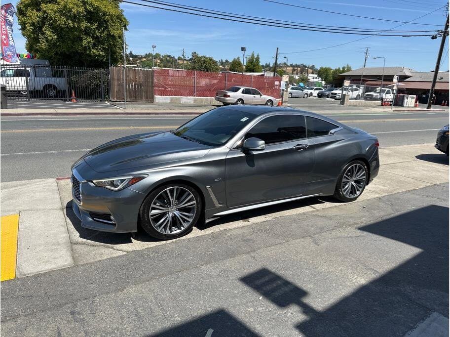 2017 Infiniti Q60 2.0t Coupe photo 3