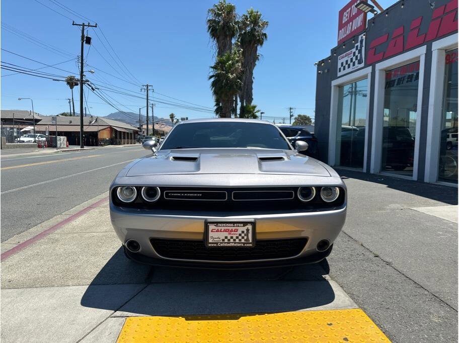 2016 Dodge Challenger SXT photo 2