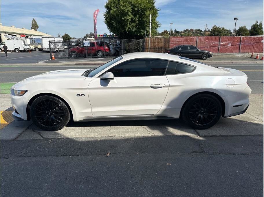2017 Ford Mustang GT Premium photo 3