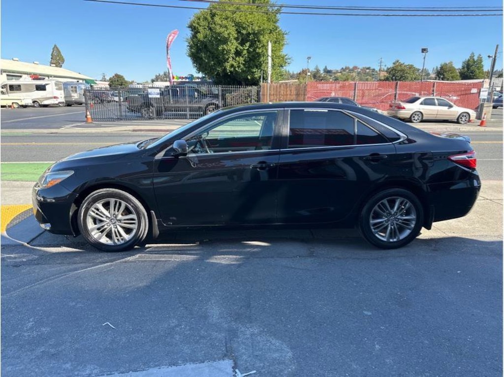 Used 2016 Toyota Camry LE Sedan 4D 4dr Car