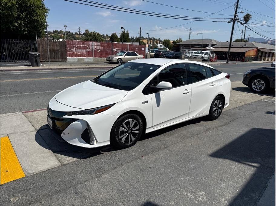 2018 Toyota Prius Prime Plus photo 2