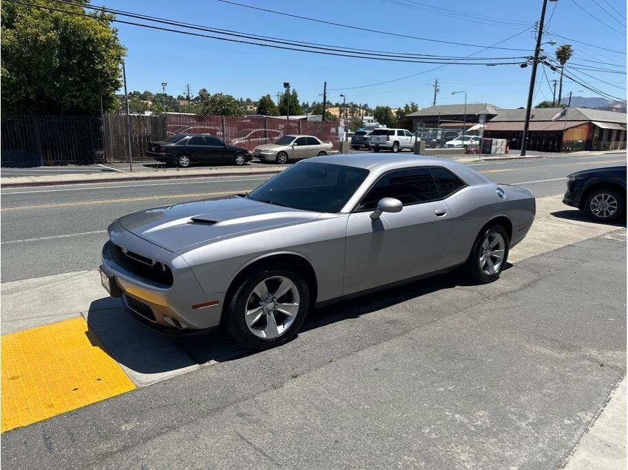 2016 Dodge Challenger SXT photo 3