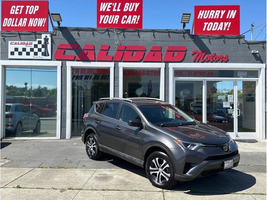 2017 Toyota RAV4 LE's photo