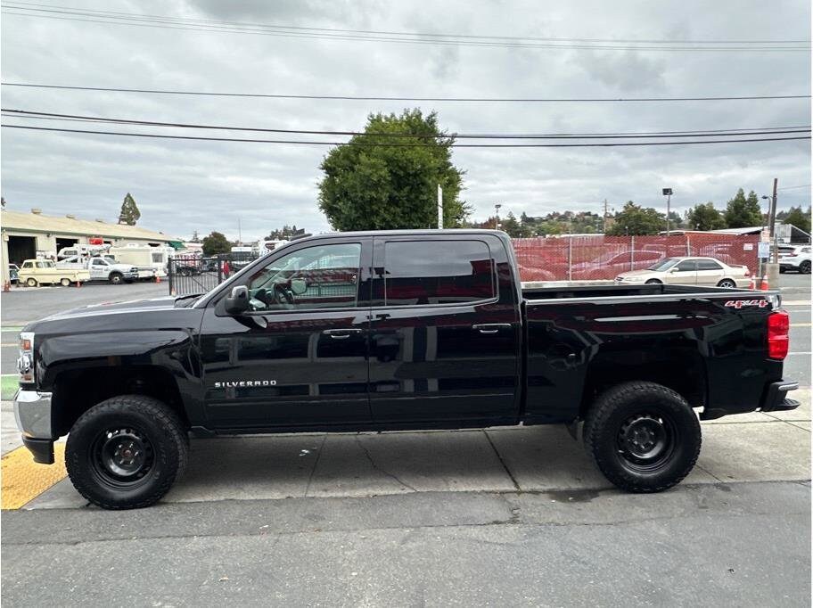 2017 Chevrolet Silverado 1500 LT photo 3