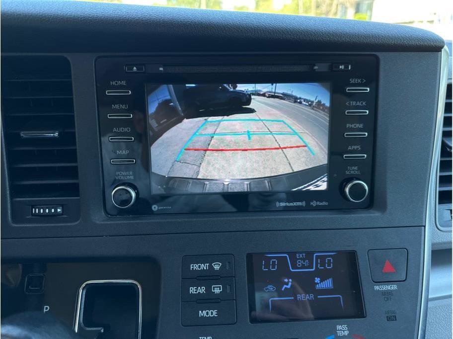 2019 Toyota Sienna LE - Photo 25
