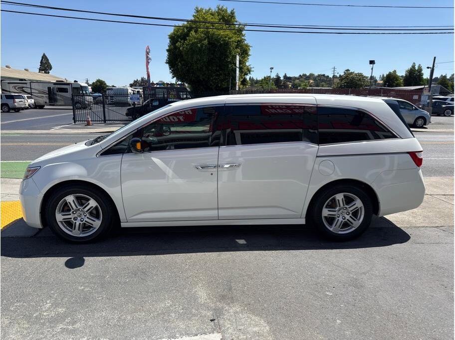 2013 Honda Odyssey Touring photo 4