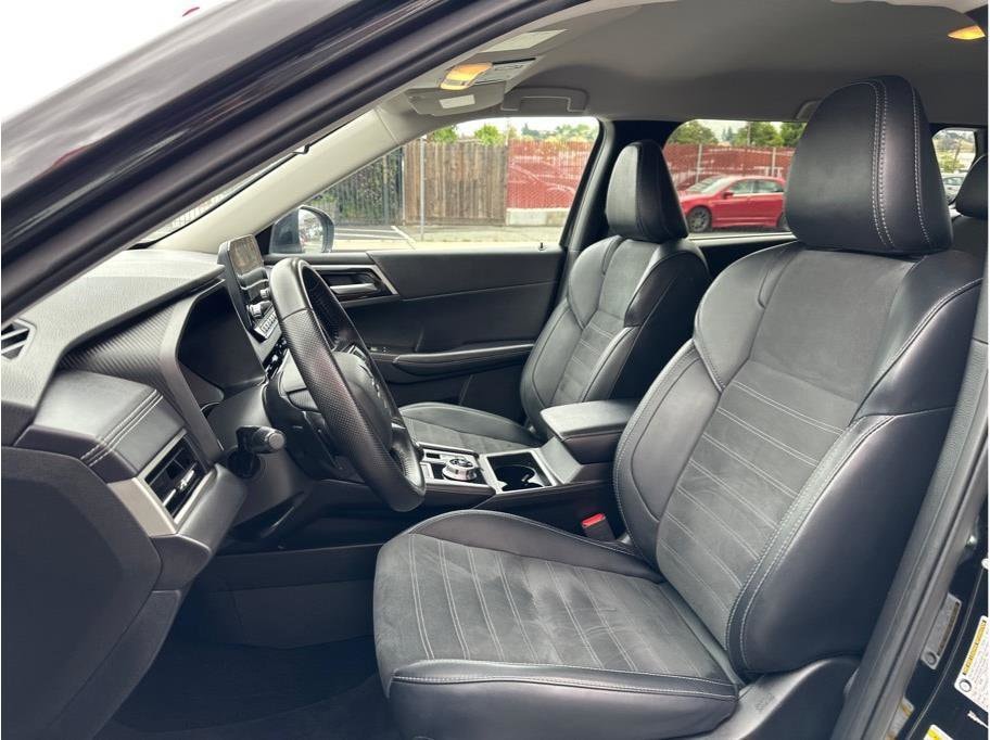 2024 Mitsubishi Outlander SE - Photo 11