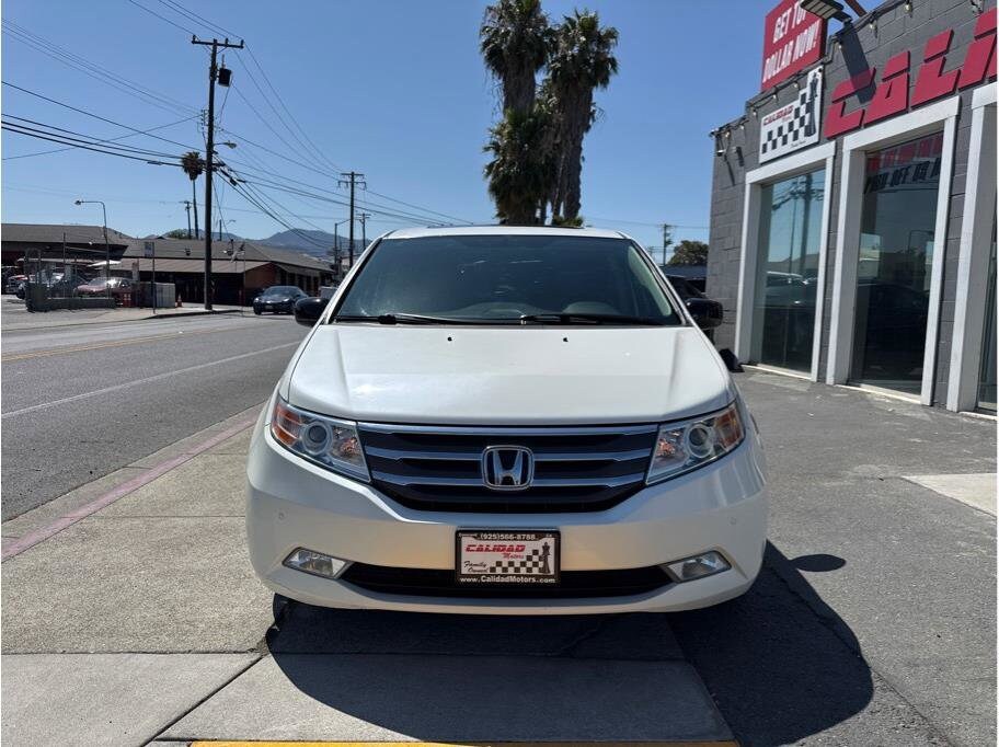 2013 Honda Odyssey Touring photo 2