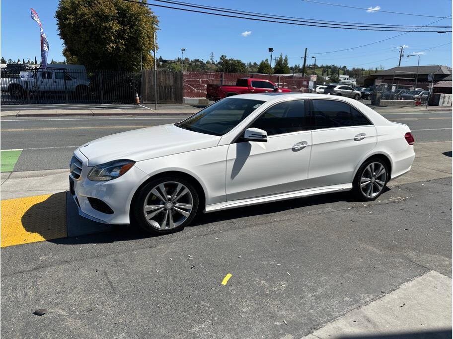 2015 Mercedes Benz E 350 Sedan photo 3
