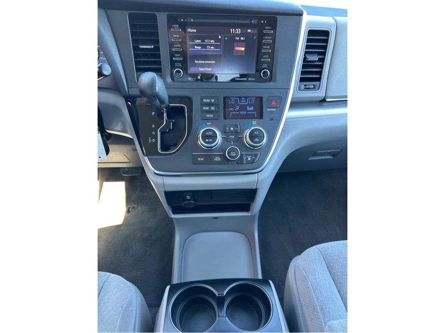 2019 Toyota Sienna LE - Photo 23