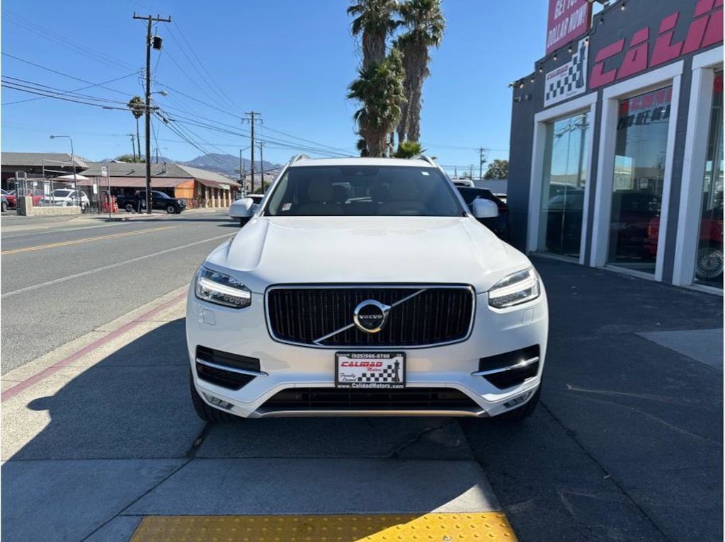 Used 2018 Volvo XC90 Momentum Sport Utility