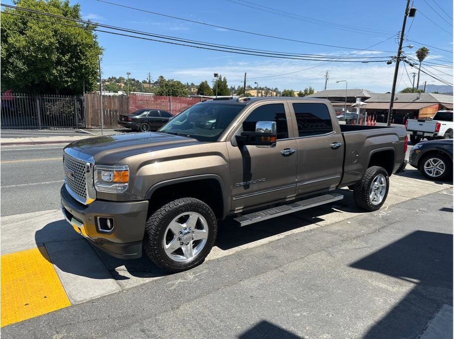 2015 Gmc Sierra Denali photo 2