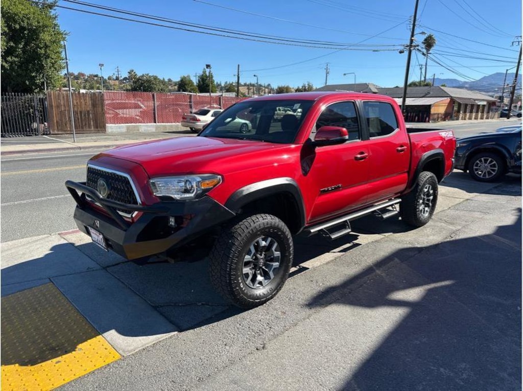 Used 2018 Toyota Tacoma SR5 Pickup 4D 5 ft Crew Cab Pickup