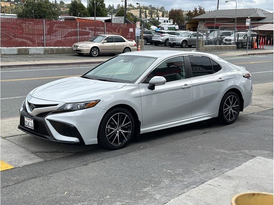 2023 Toyota Camry SE photo 4