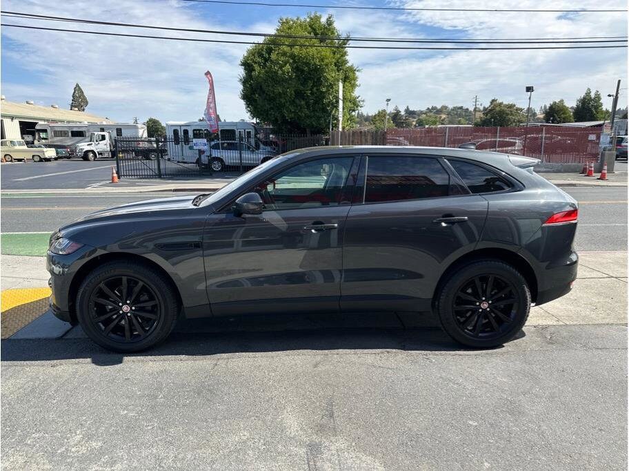 2018 Jaguar F-PACE Prestige photo 2