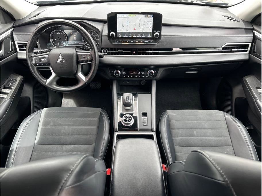 2024 Mitsubishi Outlander SE - Photo 9