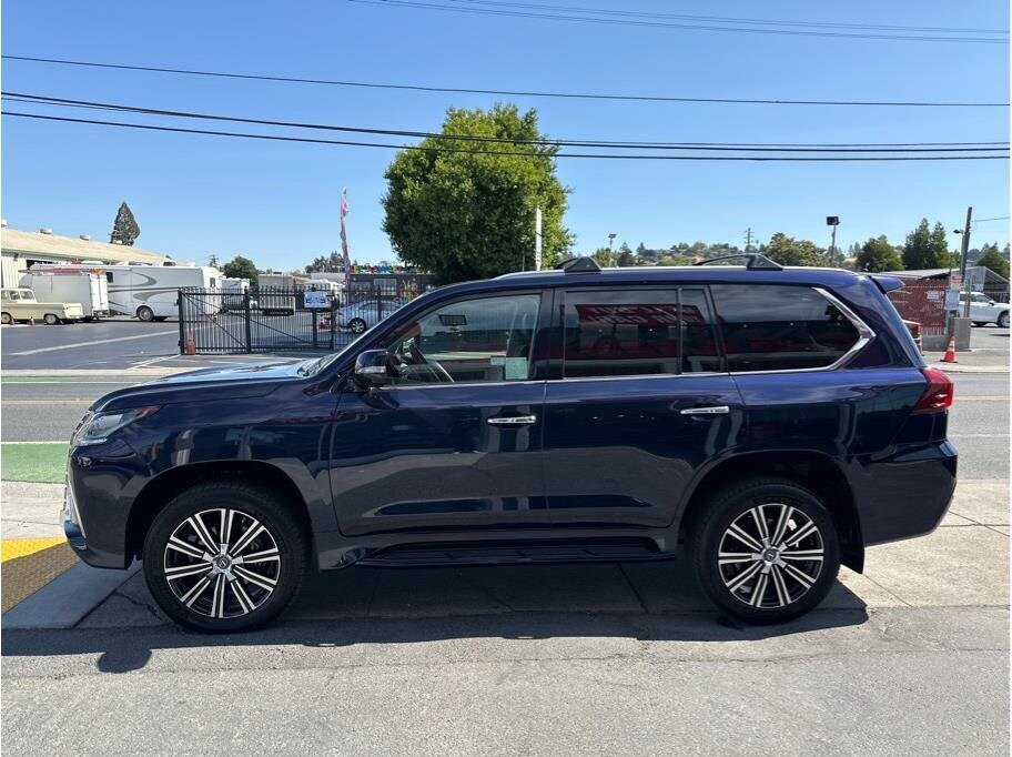 2018 Lexus LX 570 photo 4