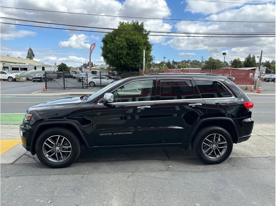 2017 Jeep Grand Cherokee Limited photo 2