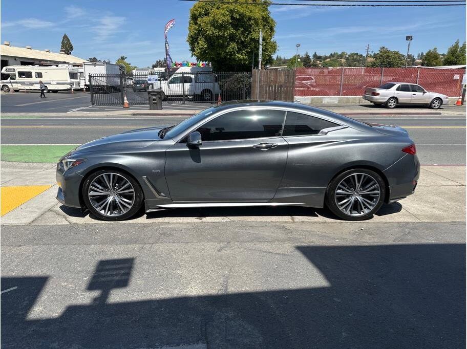 2017 Infiniti Q60 2.0t Coupe photo 4