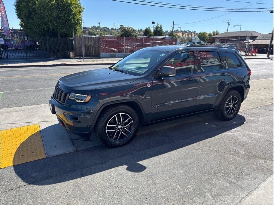 2017 Jeep Grand Cherokee Trailhawk Sport photo 2