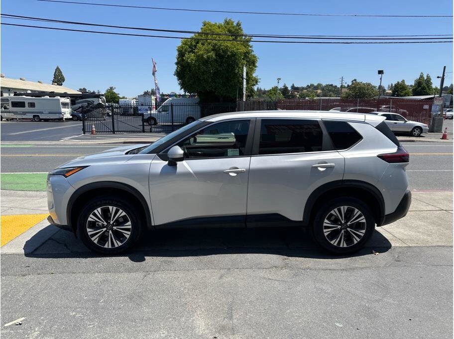 2023 Nissan Rogue SV photo 4