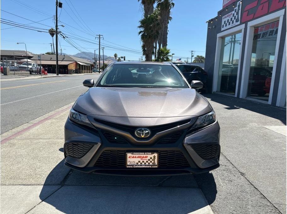 2022 Toyota Camry SE photo 2