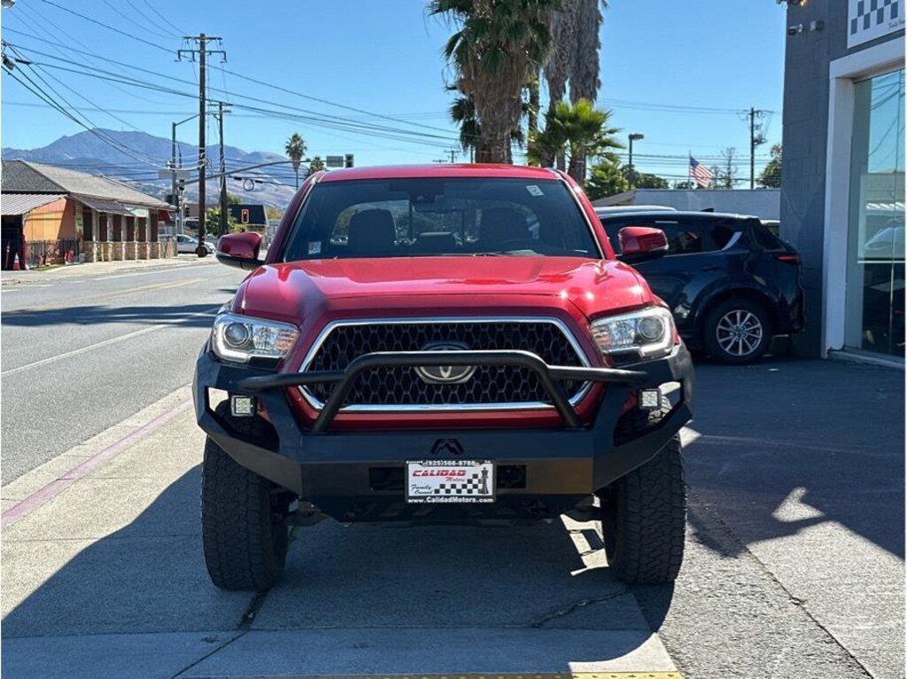 Used 2018 Toyota Tacoma SR5 Pickup 4D 5 ft Crew Cab Pickup