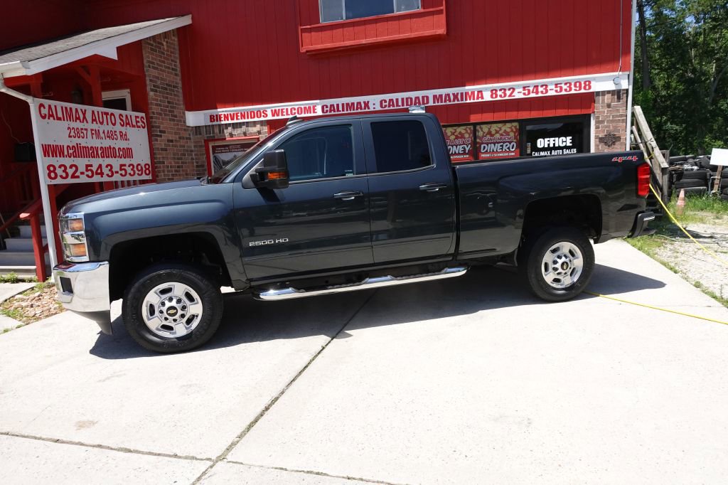 2017 Chevrolet Silverado 2500HD LT photo 2