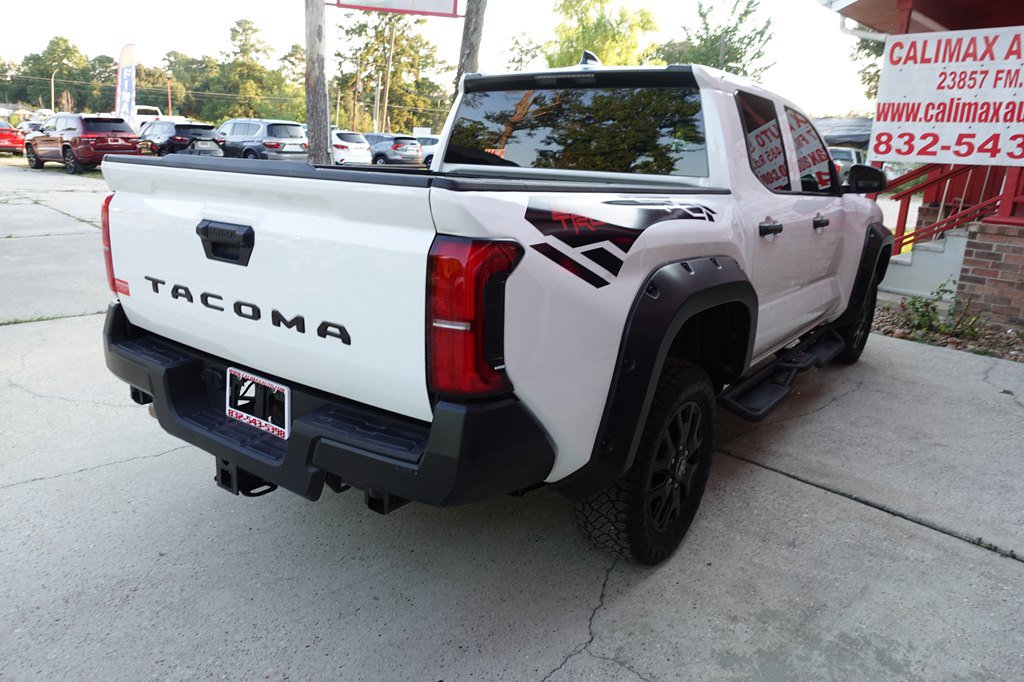2025 Toyota Tacoma SR - Photo 15