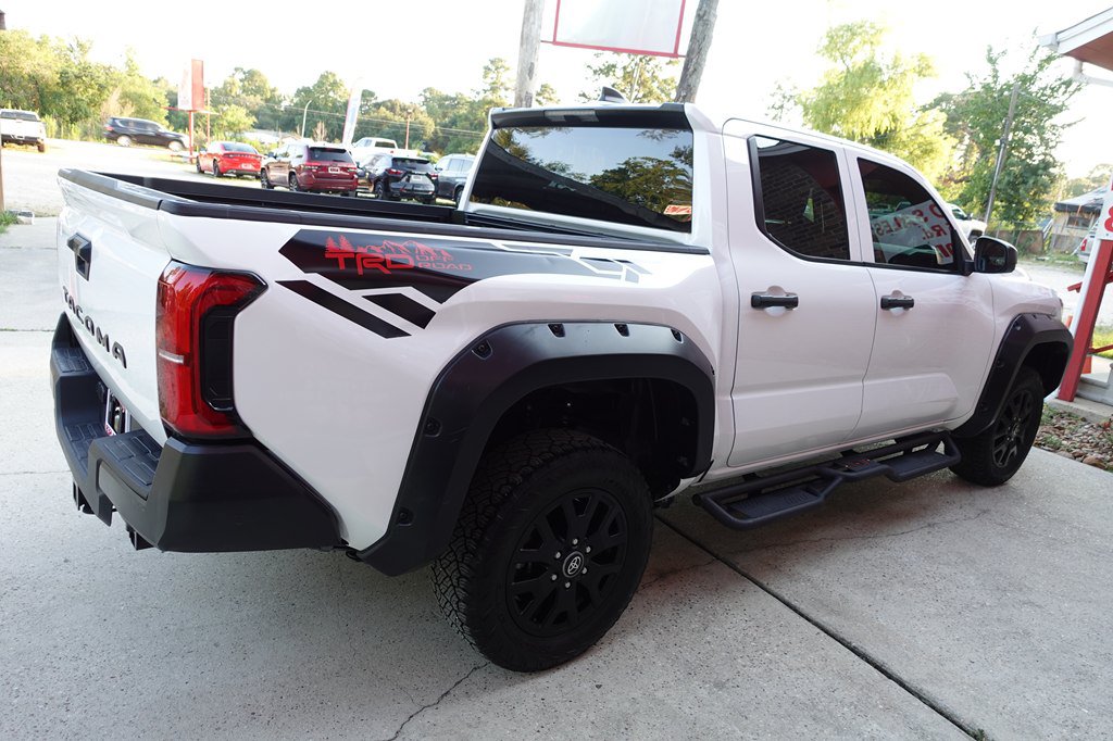 2025 Toyota Tacoma SR - Photo 13