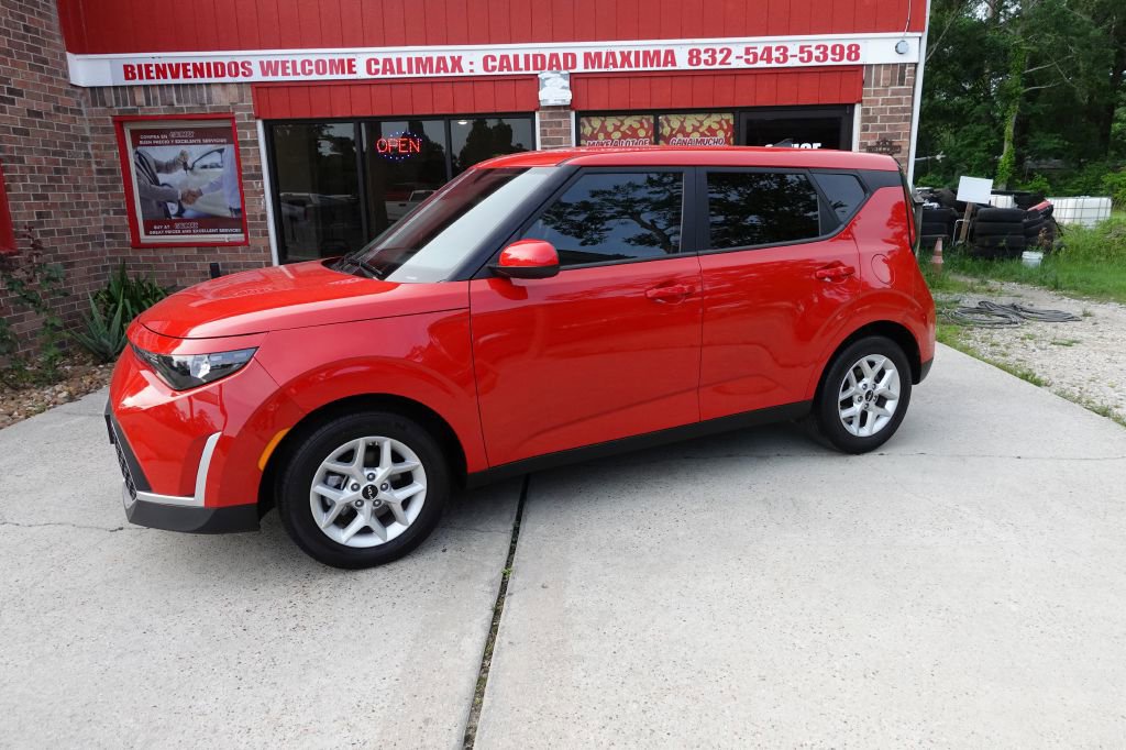 2023 Kia Soul LX S photo 2