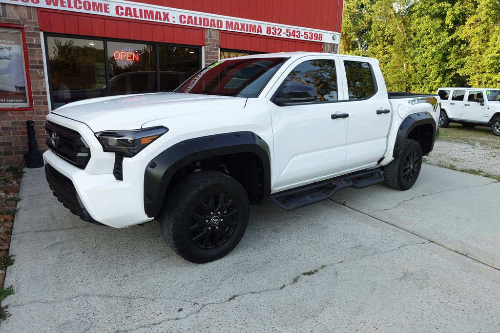 2025 Toyota Tacoma SR - Photo 5